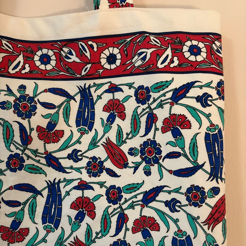 The British Museum Exclusive Floral Tote Bag - Picture 3 of 8